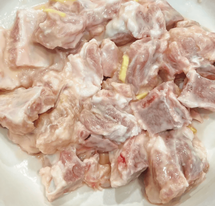 Marinated ribs ready for coating