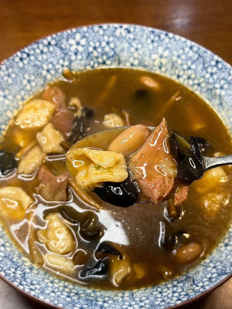 A hearty bowl of Xiaoyao-style Hulatang